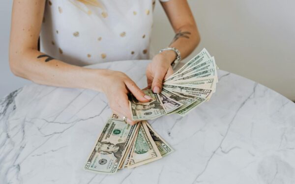 Como Ganhar Dinheiro Sendo Menor de Idade em 2026: Guia #1